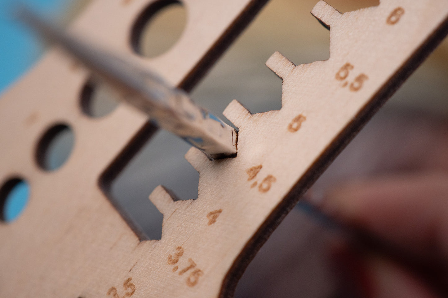 addiCalibro Holznadelmaß-Set für Stricknadeln, Novel-Nadeln und Häkelnadeln