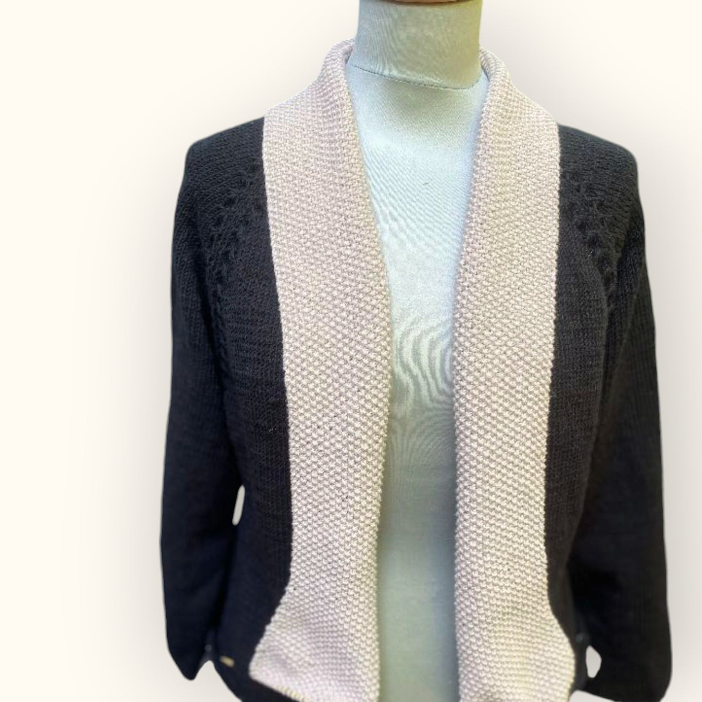 Strickjacke White Collar | Einzelanleitung | Stricken | Sylvie Rasch